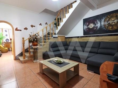 House T4+1 with 2 floors and with excellent terrace in the City Center