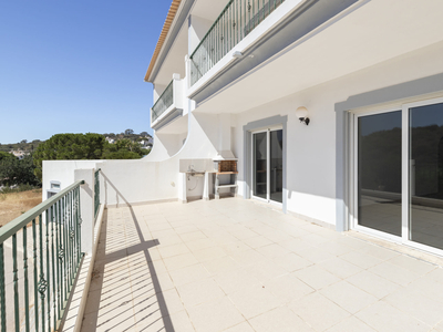 Fantástica Moradia T4 com piscina e jardim localizada Loulé, Algarve