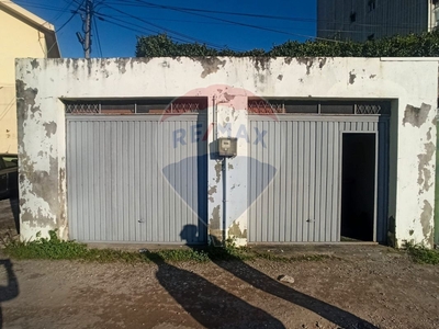 Garagem à venda em Creixomil, Guimarães