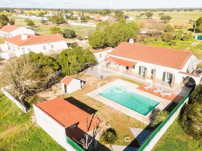 Quinta de 5350 m2 c/ Moradia T3+1 e piscina | Canaviais (Évora)