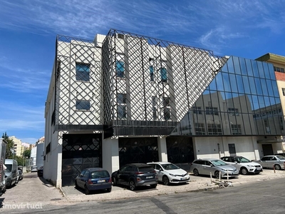 PRIOR VELHO - Edifício Armazém com 4.830 m², composto por...