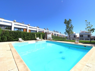 4 Bedroom Villa In Gated Community With Swimming Pool And View Of The Ria In Olhão