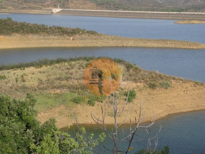 Terreno com 27.600 m2 - junto ao lago - possibilidade de construir apoio agricola - alcarias grandes - castro marim - algarve