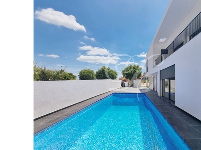 Villa T3 +2 With Pool | Carcavelos