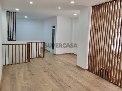 Apartamento T1+1 Duplex para arrendamento em Travessa Paulo Falcão