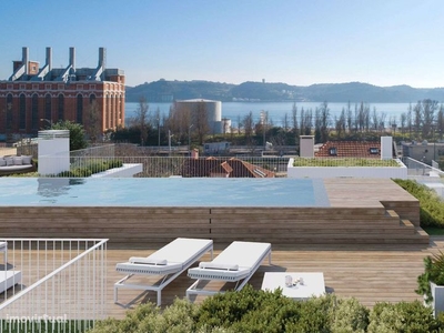 Apartamento T3 duplex com terraço e piscina com vista rio na Junqueira