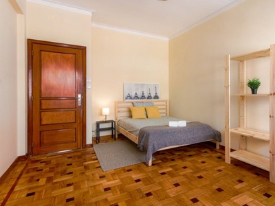 Aluga-se quarto em apartamento T5 no Covelo, Porto