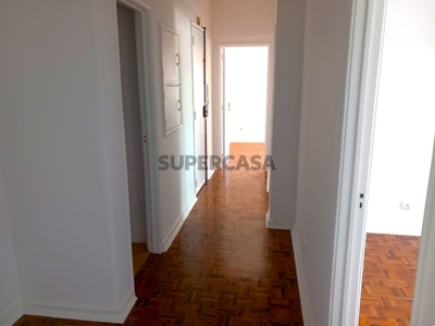 Apartamento T2 para arrendamento na Rua Bastos Nunes
