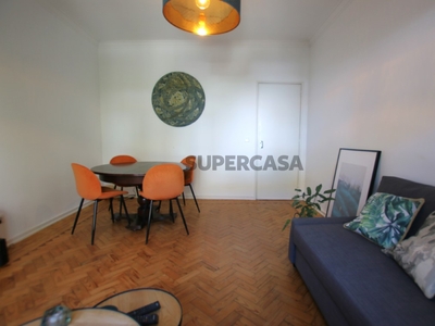 Apartamento T2 para arrendamento na Rua Duarte Pacheco Pereira