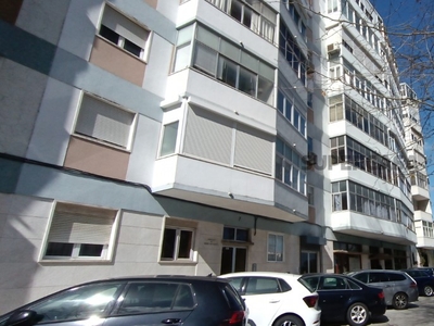 Apartamento T2 para arrendamento na Rua José da Purificação Chaves