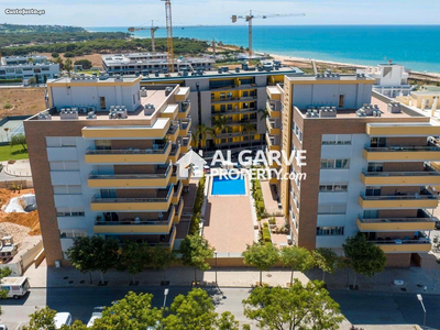 Apartamento T3 a 200 metros da praia de Quarteira no Algarve