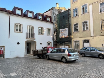 Prédio composto por 3 Estúdios e 1 Loja na Baixa de Coimbra