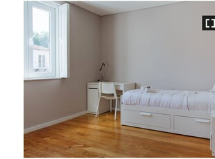 Aluga-se quarto numa residência no Covelo, Porto