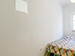 Quarto em apartamento com 3 quartos em São Domingos de Benfica, Lisboa