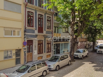 Apartamento T0 Duplex com 62m2 na Rua Duque de Saldanha, Porto.