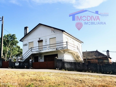 Moradia T5 com 2 pisos situada em Aver-O-Mar, Póvoa de Varzim.