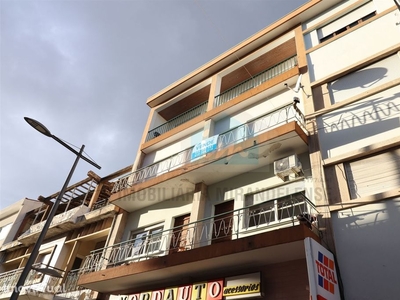 Apartamento T4 para venda de duas frentes no centro da cidade de Mira