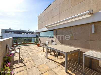 Penthouse Duplex T5 no Centro da Maia com terraço e piscina privada
