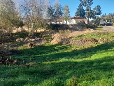 Terreno para construção na periferia da cidade