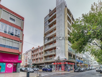 Apartamento T2 para arrendamento em Benfica