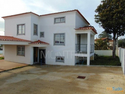 Moradia T3+1 Isolada (194 m2) - Excelente Estado - Quintal (420 m2) : Loureiro, Oliveira de Azeméis