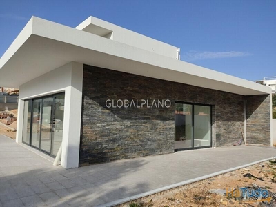 Moradia V3 Carvoeiro Lagoa (Algarve) - piscina, garagem, terraço, jardim - GP-VIV1087