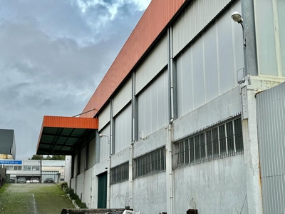 Armazém de 980m2 de área bruta privativa em São João da Madeira.