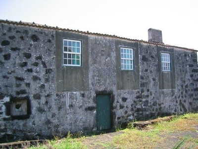 Casa/Ruína com vista para a montanha