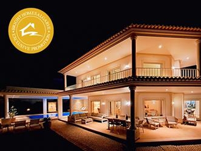 Luxuosa villa de praia T5 com vista mar em localização privilegiada em Ferragudo
