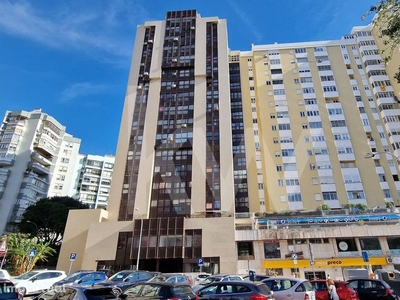 Vende Apartamento T3 150m2 , com Garagem - Optima Localização, Av. Bo