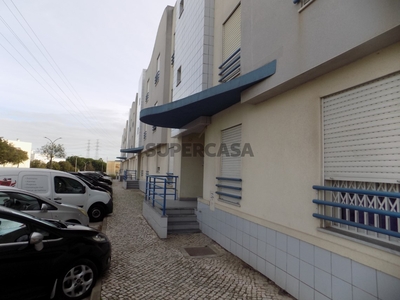 Apartamento T2 à venda na Avenida Professor Orlando Ribeiro