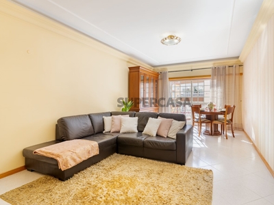 Apartamento T2 à venda na Praceta Gomes Leal