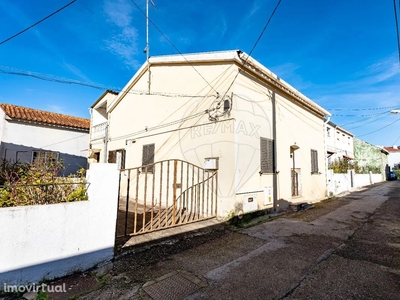 Casa para comprar em Santo António dos Olivais, Portugal