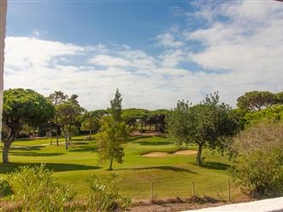 Moradia de dois quartos situada em frente a um dos prestigiados campos de golfe de Vilamoura - Algar