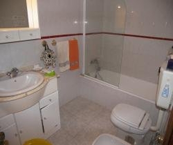 Alugo quarto com casa-de-banho privada - Odivelas
