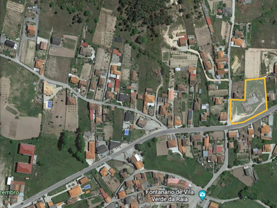 Terreno urbano em Vila Verde da Raia , junto á Estrada Nacional 103.