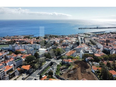 Apartamento T1 Duplex à venda em Funchal (Santa Luzia)