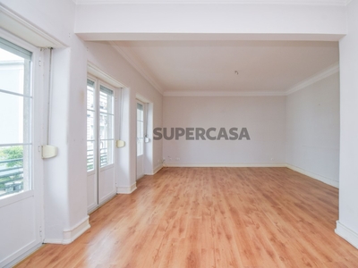 Apartamento T3 para arrendamento na Rua Frei Amador Arrais