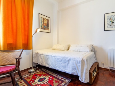 Quarto bonito para alugar em apartamento de 4 quartos em Oeiras, Lisboa