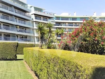 Apartamento T4, 296,22 m2, Cascais, com amplo Jardim privativo, 2 suítes.