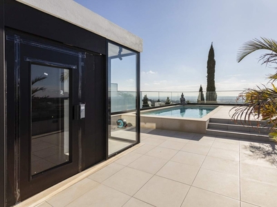 Moradia V3, com piscina, para venda em Santa Barbara de Nexe, Algarve