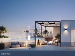 Penthouse duplex T4 com piscina privada e terraço na Praça de Espan...