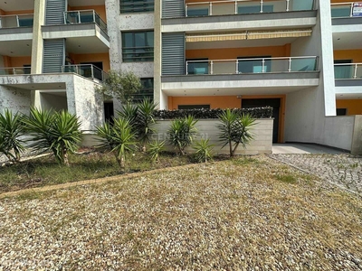 Excelente apartamento T4, com varanda em Matosinhos Sul.
...