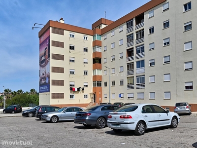 Apartamento T3 com arrecadação na Arrentela, Seixal