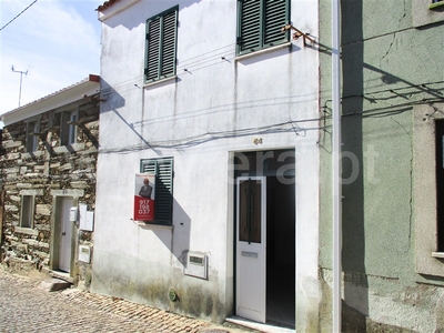 Moradia em Banda T3 / Castelo Branco, Cebolais de Cima e Retaxo