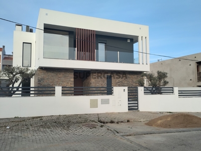 Moradia Isolada T4+1 Duplex à venda em Corroios