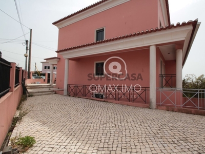 Villa T7 à venda em Rio de Mouro
