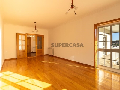 Apartamento T3 à venda na Rua Eng. Fernando Seixas