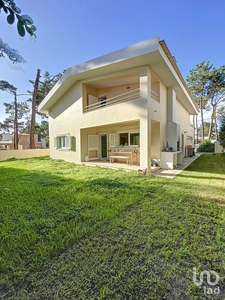 Casa / Villa T3 em Charneca De Caparica E Sobreda de 220 m²