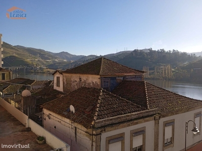 Prédio para venda em Peso da Régua com vistas rio Douro